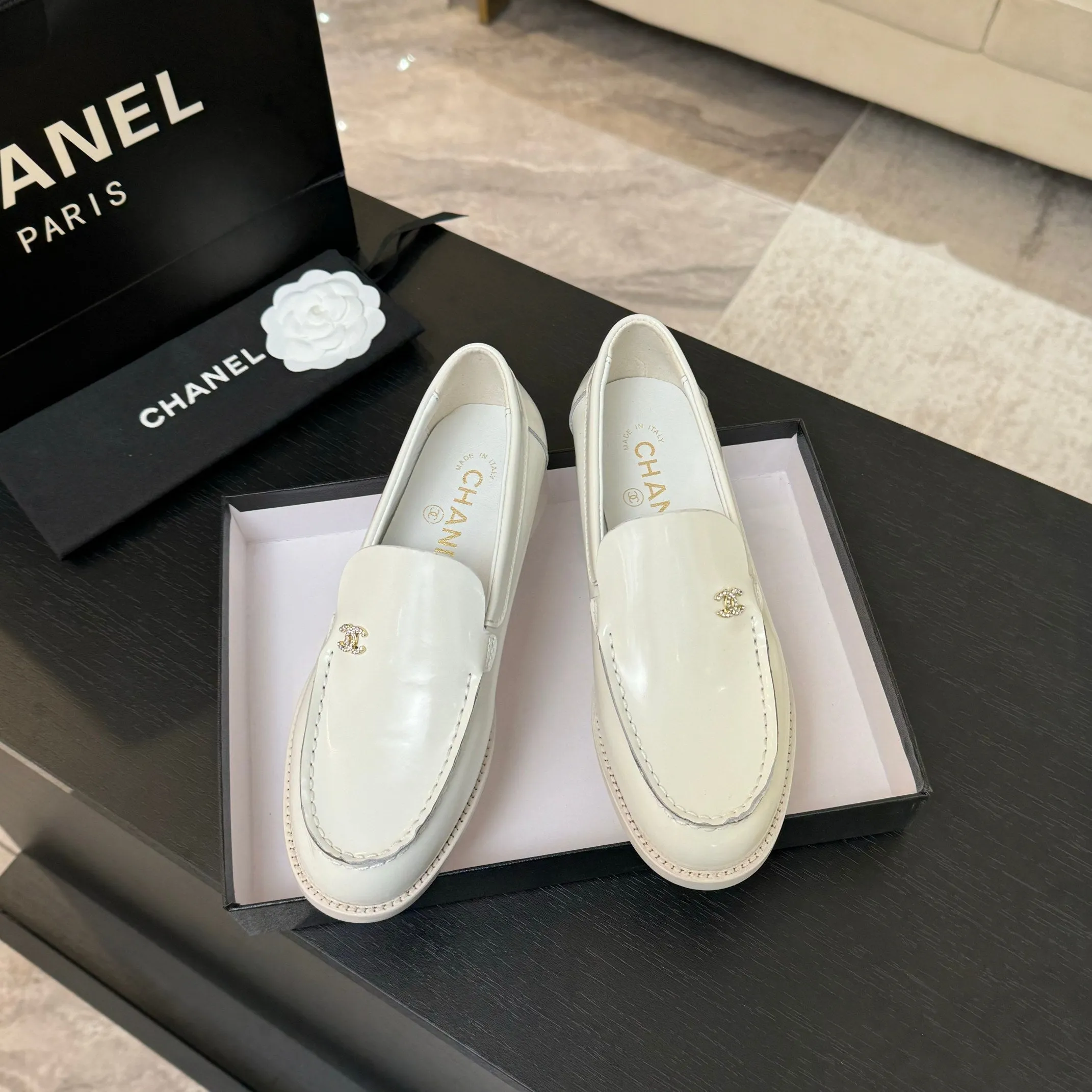 CC 25C Moccasins Ivory Patent Leather
