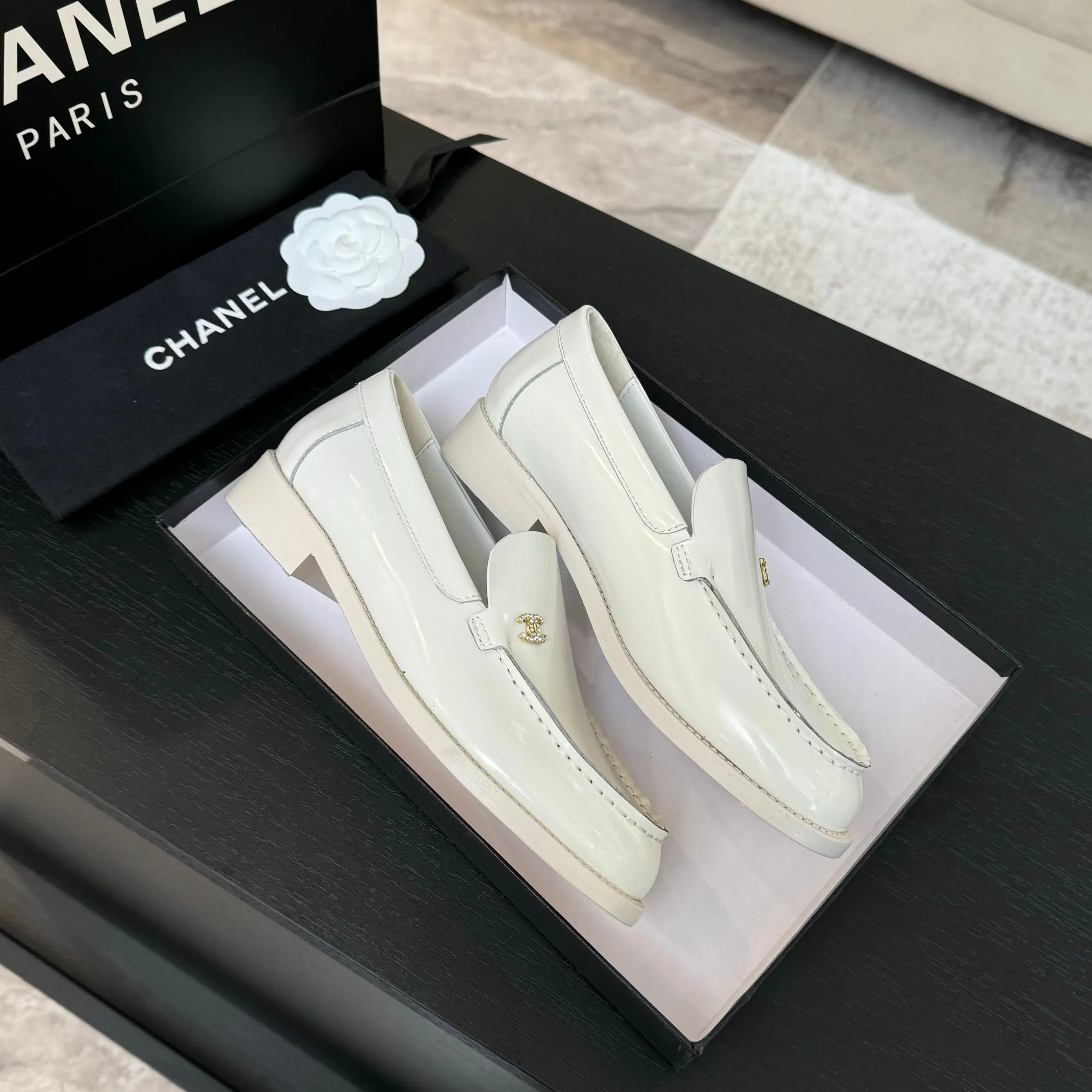 CC 25C Moccasins Ivory Patent Leather