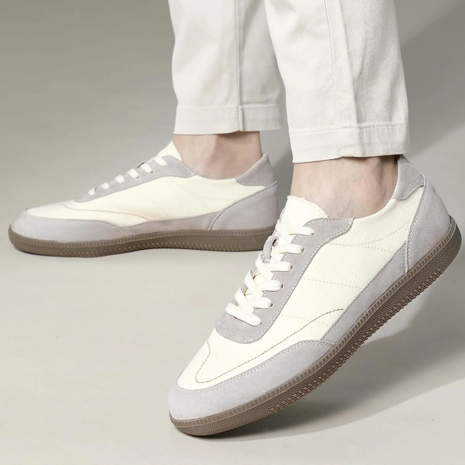 Men's Fashion Sneakers Breathable Wide Toe Casual Low Top Walking Shoes Classic Lace Up Non-Slip Tennis Running Shoes Multifunctional Trainers Retro Casual Flat Shoes