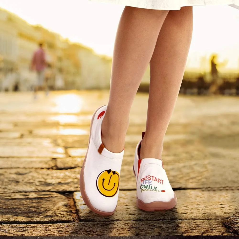 UIN Smiley Slip On Fashion Sneakers Cute Casual Fancy Art Painted Comfort Soft Shoes